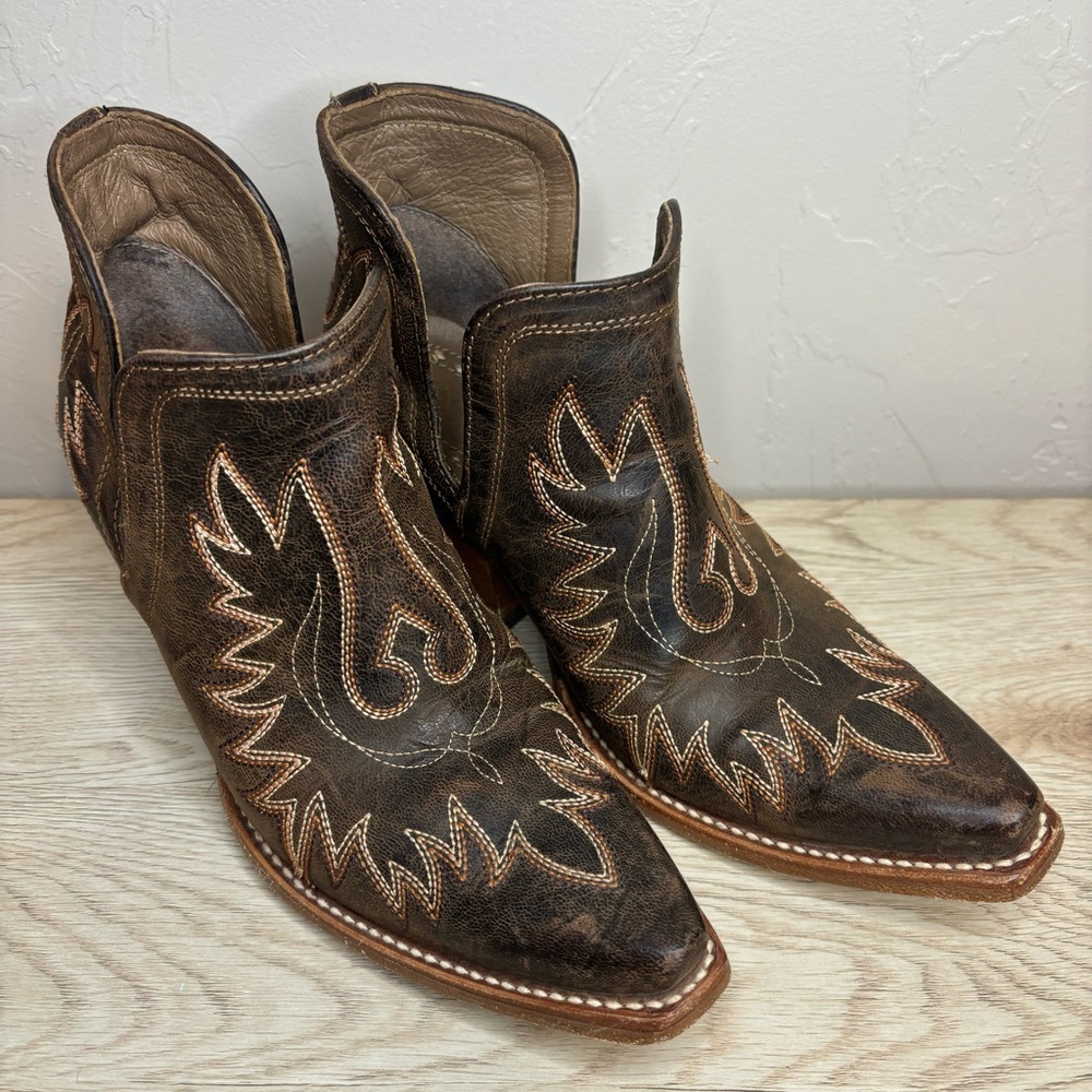 Ariat Dixon Bootie size 8B